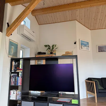 Moderne Naer Isefjord * Kirke-Hyllinge